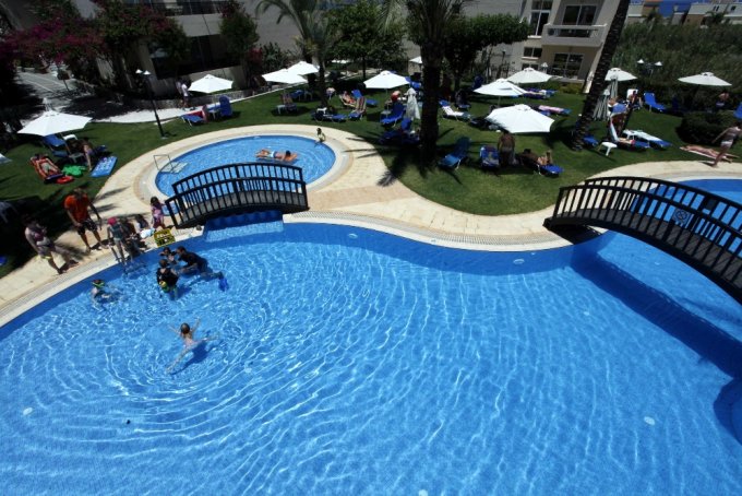 Η καλοκαιρινή σεζόν με τον απρόσκλητο τουρίστα
