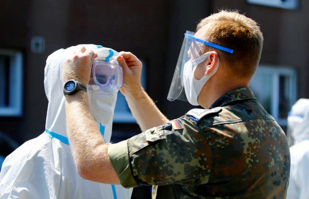Γερμανία | Χριστούγεννα… με το στρατό στους δρόμους
