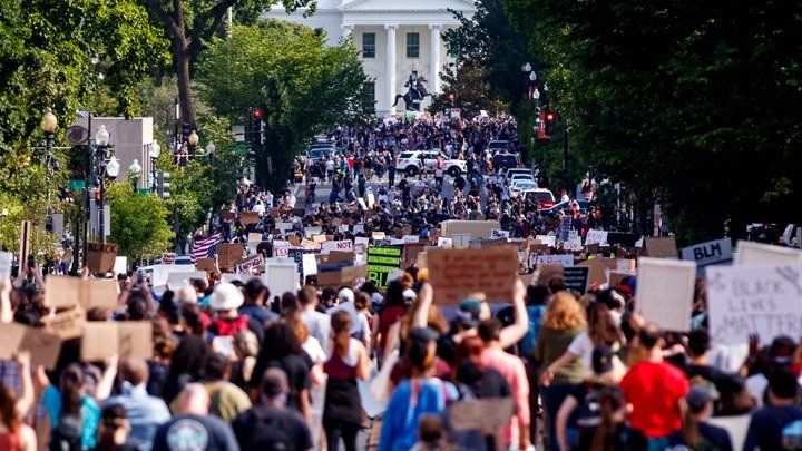 ΗΠΑ | Διαδηλωτές έξω από τον Λευκό Οίκο
