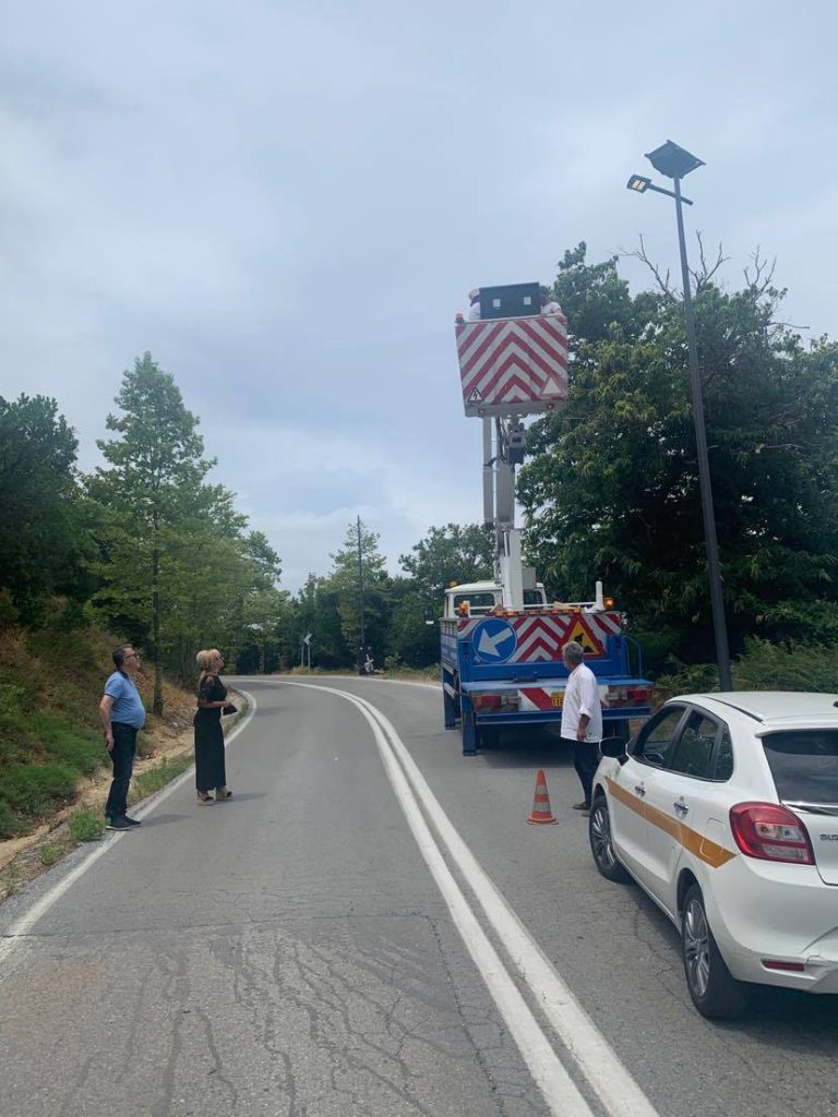 Π.Ε. Πιερίας | Τοποθέτηση 40 αυτόνομων φωτοβολταϊκών ιστών φωτισμού