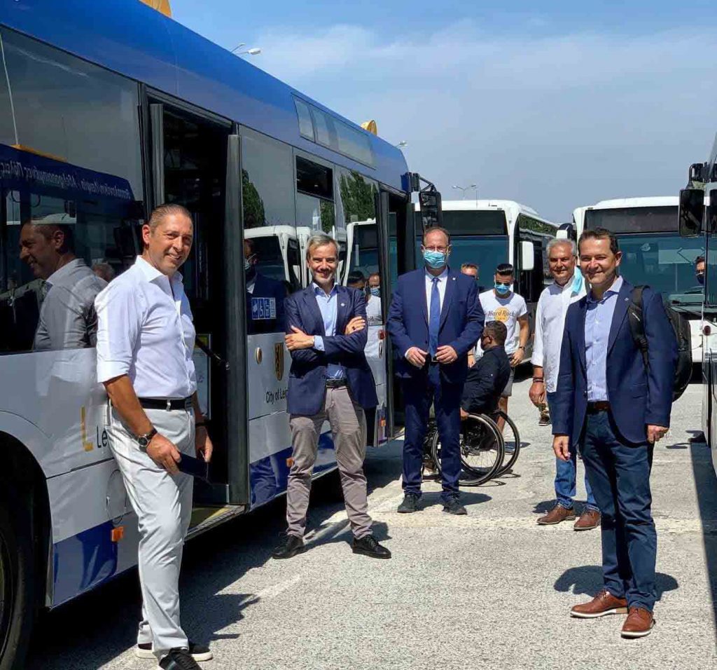 "Φιλί της ζωής" στις παραπαίουσες συγκοινωνίες της Θεσσαλονίκης