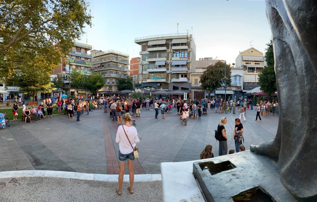 Κατερίνη | Συγκέντρωση διαμαρτυρίας γονέων ενάντια στην εφαρμογή μάσκας στα σχολεία (Βίντεο)