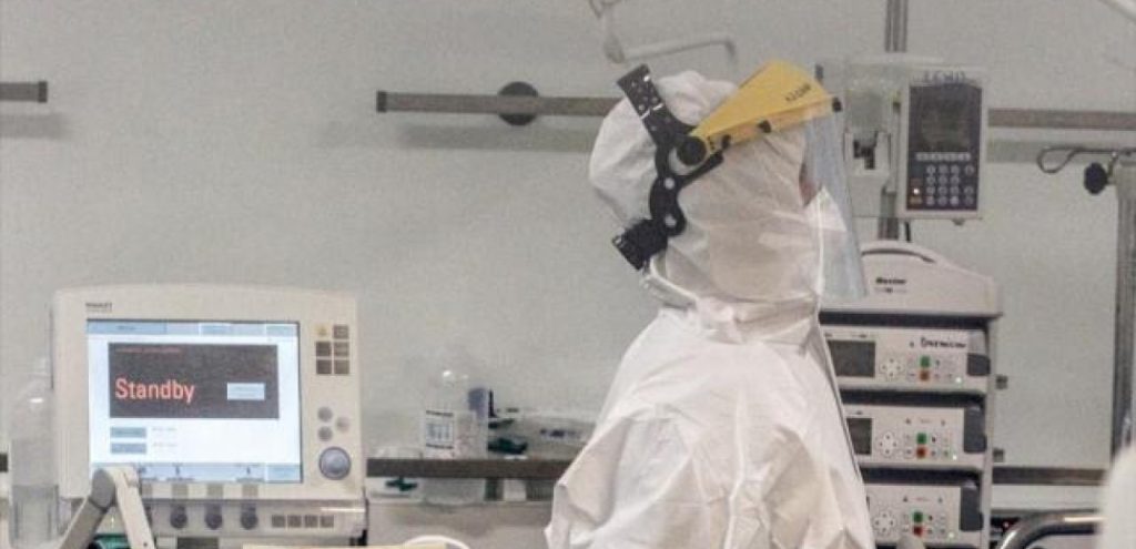 Δύσκολη Κυριακή με 71 νεκρούς - 392 διασωληνωμένοι - 1.698 κρούσματα (15/11)
