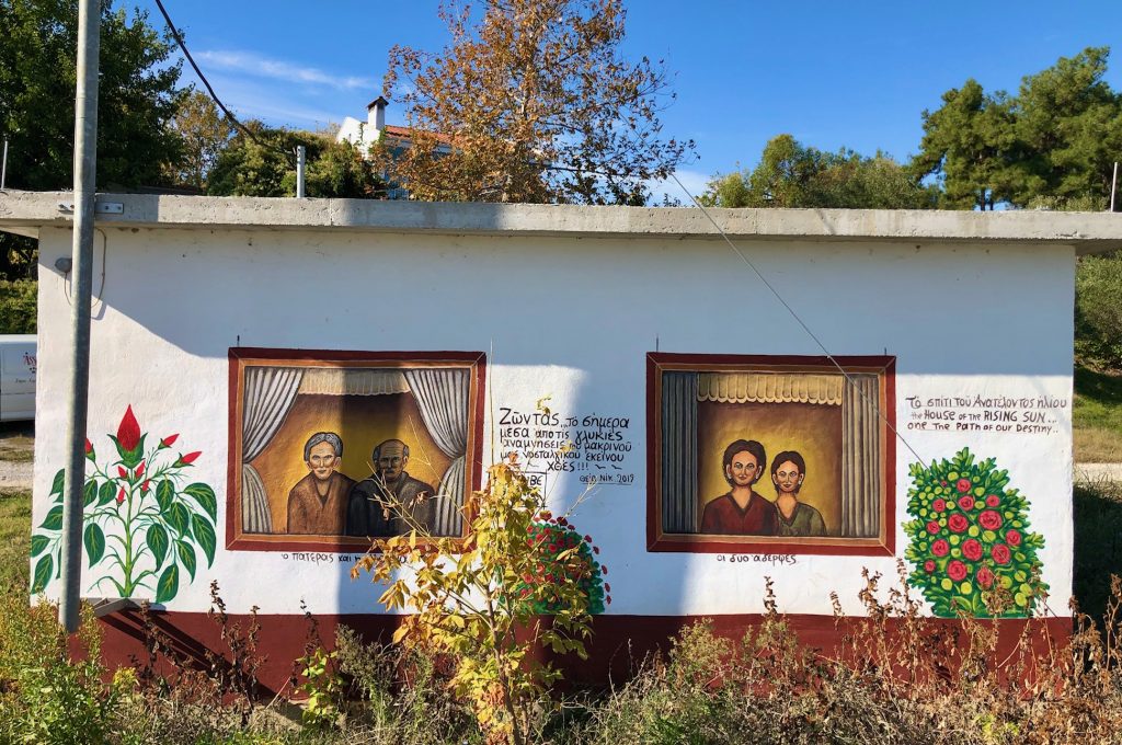 Ν. Αγαθούπολη Πιερίας | 71χρονος "γκραφιτάς" με πινέλο ζωγράφισε ολόκληρο το χωριό