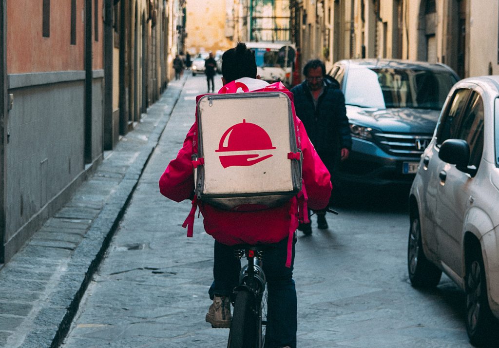 Έως τη 1 μετά τα μεσάνυχτα οι υπηρεσίες delivery από market - Στις 20.30 όλα τα καταστήματα θα κλείνουν -Όλο το 24ωρο ανοιχτά τα περίπτερα