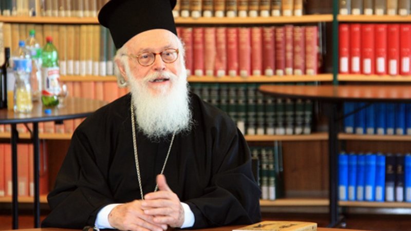 Στο Νοσοκομείο Ευαγγελισμός, με συμπτώματα COVID-19, ο Αλβανίας Αναστάσιος