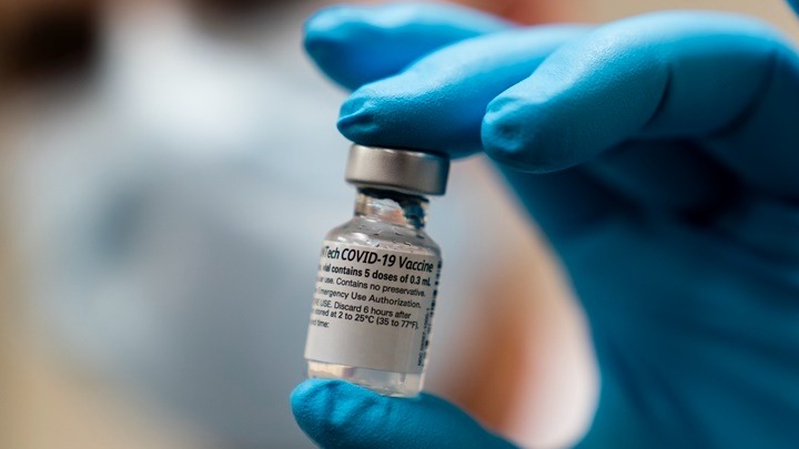 Κορωνοϊός | Δεύτερη ημέρα εμβολιασμών - Την Τρίτη ξεκινάνε οι εμβολιασμοί στη Θεσσαλονίκη - Στις 4/1 στην Πιερία