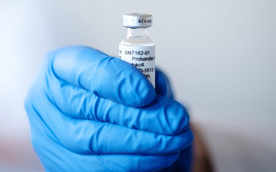 Κορωνοϊός - Βρετανία | Εγκρίθηκε το εμβόλιο των Pfizer και BioNTech