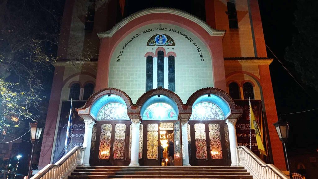 Μεγάφωνα για τις θείες λειτουργίες των ημερών του Πάσχα, ζητά η Ιερά Σύνοδος