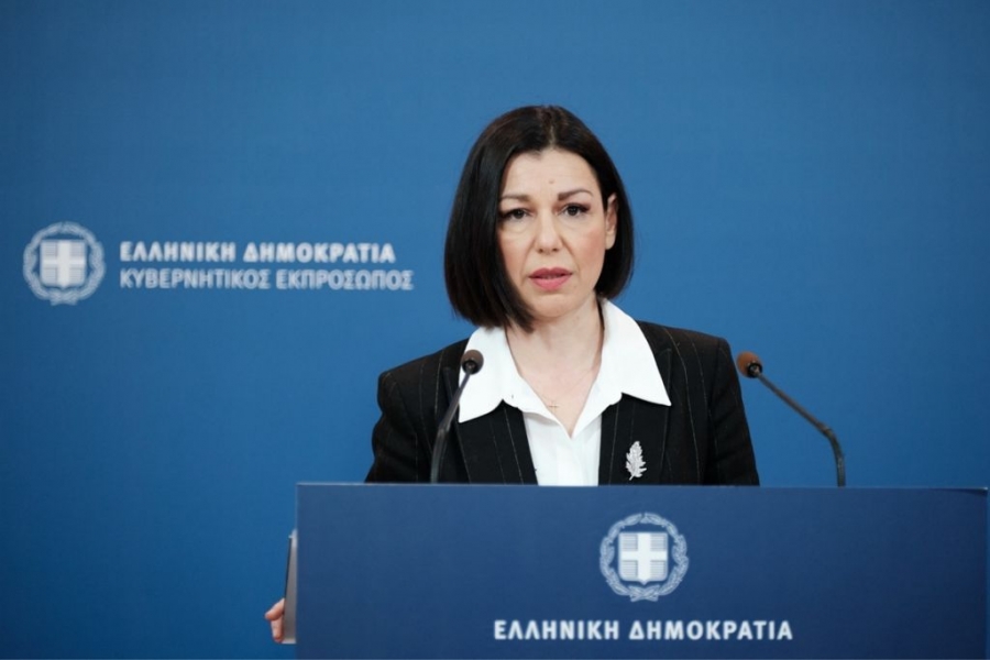Η Κυβέρνηση στηρίζει τη Μενδώνη επειδή είναι καλή υπουργός