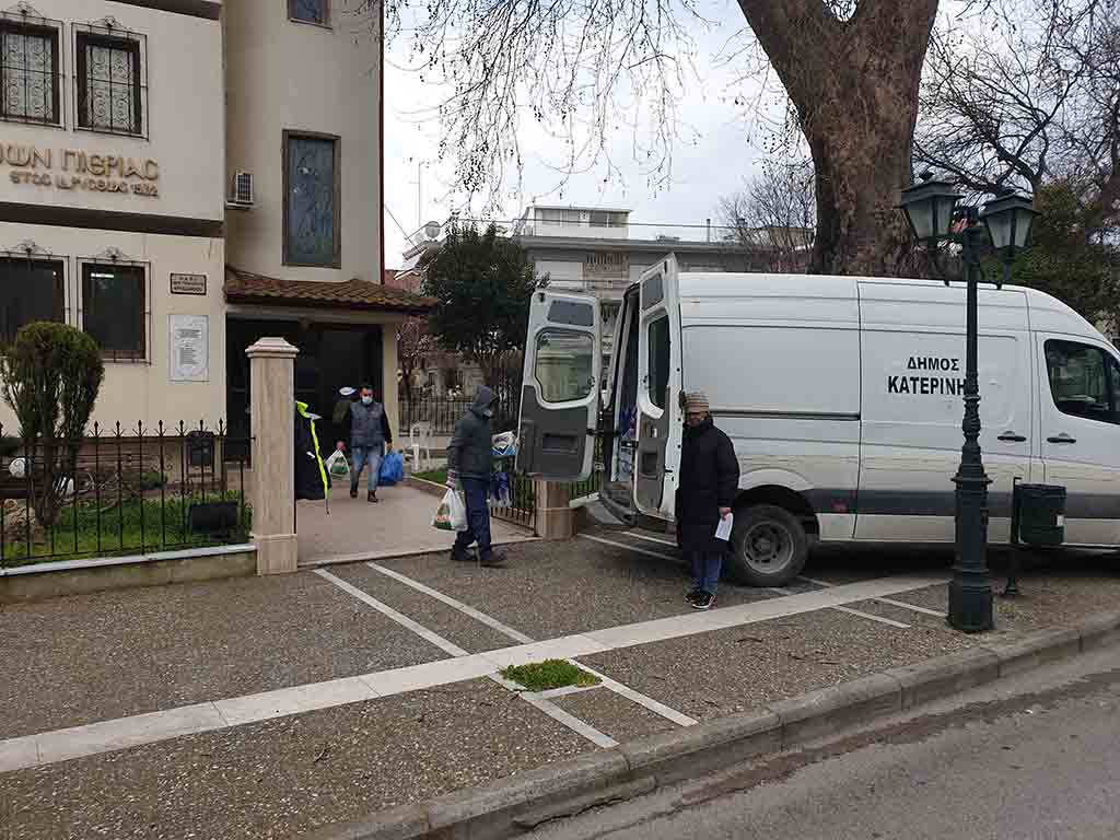 Ένωση Ποντίων Πιερίας | Αποστολή των συγκεντρωμένων ειδών στο Δήμο Ελασσόνας