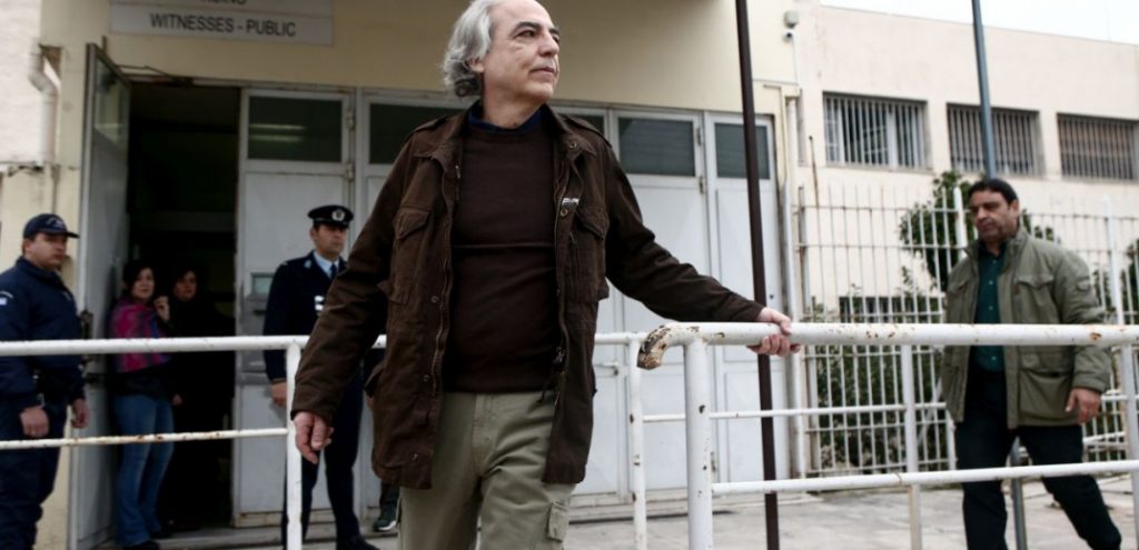 Διέκοψε την απεργία πείνας ο καταδικασμένος για 11 δολοφονίες Δημήτρης Κουφοντίνας