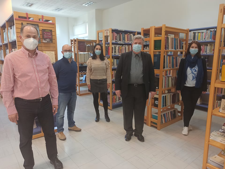 200 βιβλία ειδικού περιεχομένου δώρισε το ΚΕΣΥ στη Δημοτική Βιβλιοθήκη Κατερίνης