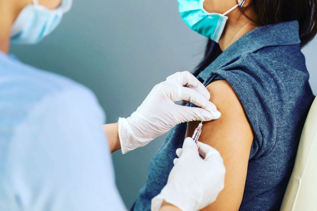 Ανοίγει σήμερα η πλατφόρμα εμβολιασμών για άτομα με υποκείμενα νοσήματα αυξημένου κινδύνου