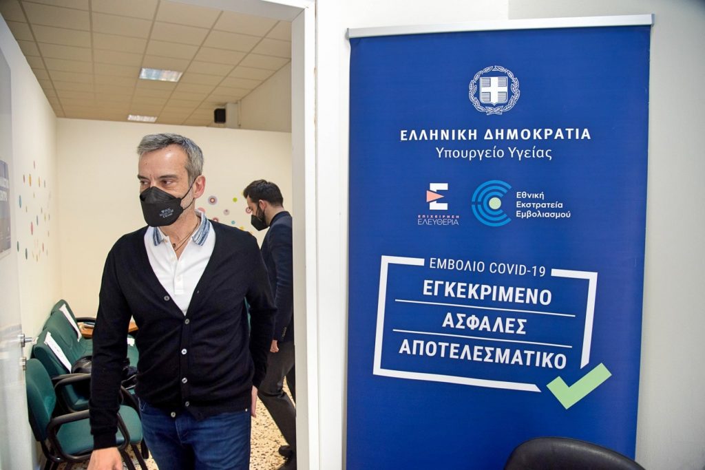 Με ΑstraΖeneca "χωρίς κανένα δισταγμό" εμβολιάστηκε ο Ζέρβας