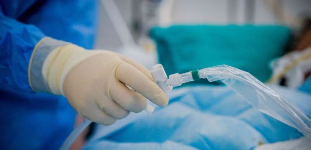 Διευθυντής ΜΕΘ Παπανικολάου | Τριτοκοσμικές εικόνες στα νοσοκομεία - Τρεις νεκροί κάθε ώρα