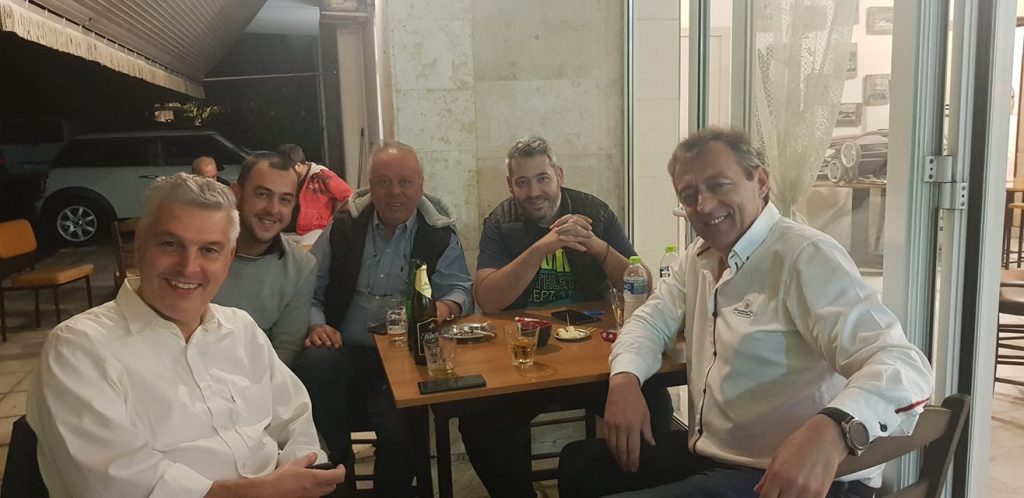 Βραδινές προεκλογικές περιπλανήσεις για τον Μπάμπη Μπρουσκέλη
