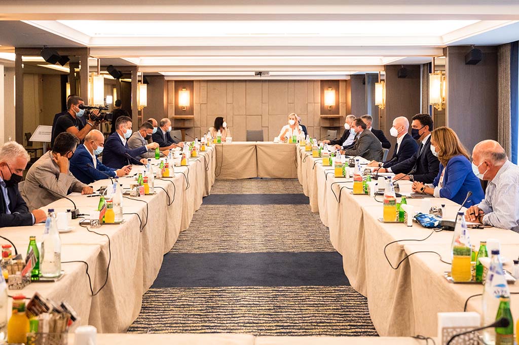 Συνάντηση Εργασίας προεδρείου ΣΕΤΕ και εκπροσώπων των πανελληνίων κλαδικών Ενώσεων με τον υπουργό Τουρισμού