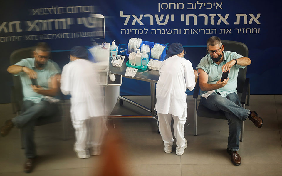 Ισραήλ | Η έξαρση του κορωνοϊού δείχνει στον πλανήτη τι ακολουθεί