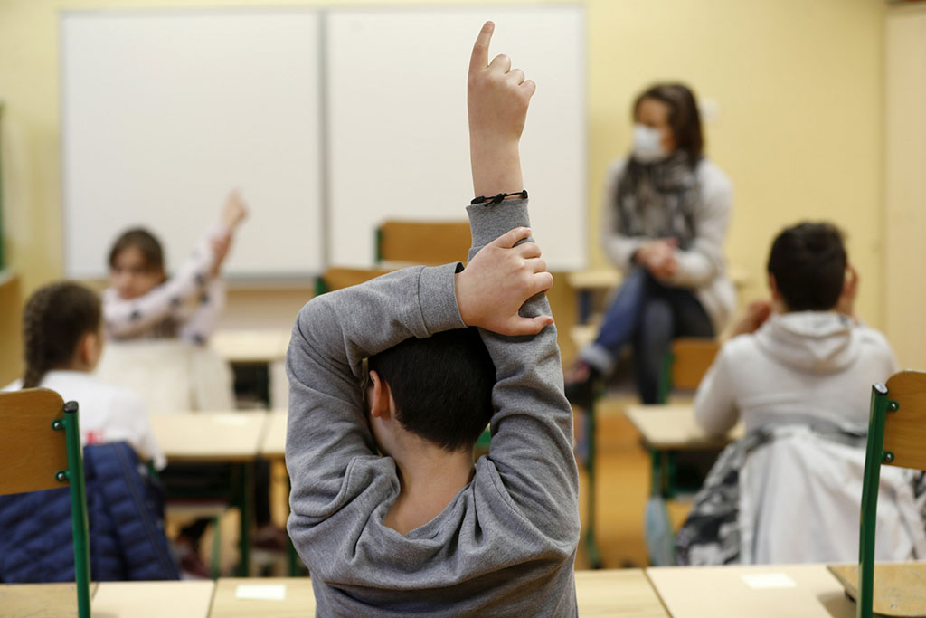 Σχολεία | Αλλαγή πρωτοκόλλων - Μάσκες και τεστ παντού