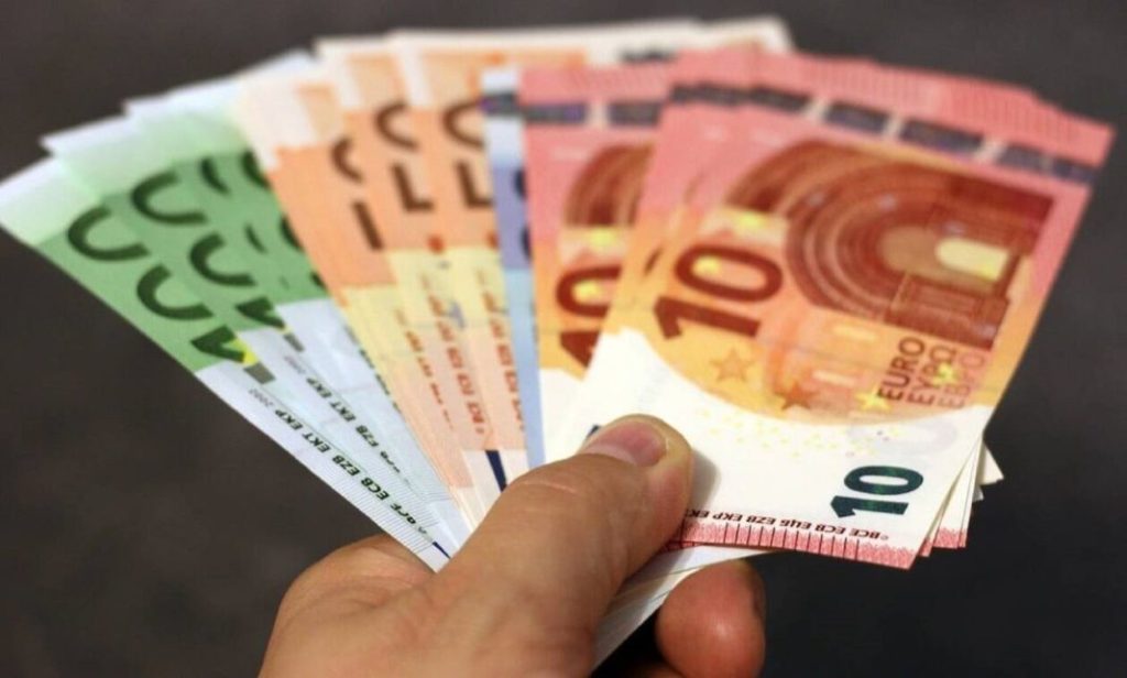 Σήμερα πληρώνονται αναδρομικά και δικαιούχοι από τους τέως φορείς ΝΑΤ, ΕΤΑΤ, ΕΤΑΠ-ΜΜΕ, ΔΕΗ