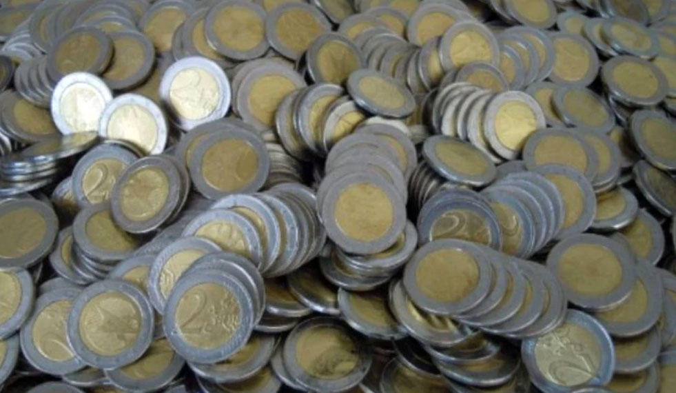 Γέμισε με πλαστά κέρματα των 2 ευρώ η αγορά