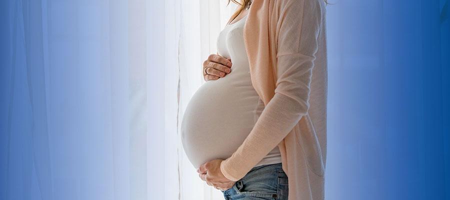 Καμπανάκι για τις εγκύους από το CDC: «Εμβολιασθείτε επειγόντως»