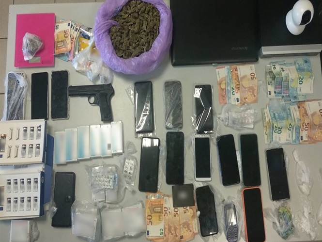 Σπείρα "έσπρωχνε" ναρκωτικά  σε Λάρισα, Πιερία, Αθήνα - 12 συλλήψεις (φωτογραφίες)