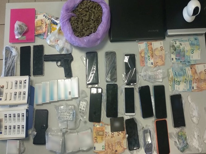 Σπείρα "έσπρωχνε" ναρκωτικά σε Λάρισα, Πιερία, Αθήνα - 12 συλλήψεις (φωτογραφίες)