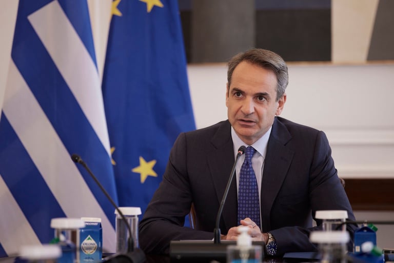 Κορωνοϊός | Νέα μέτρα – Πρόστιμο 100 ευρώ σε ανεμβολίαστους άνω των 60 ετών