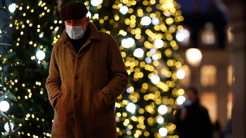Κορωνοϊός - Όμικρον | Τα ευρωπαϊκά κράτη επαναφέρουν τους περιορισμούς