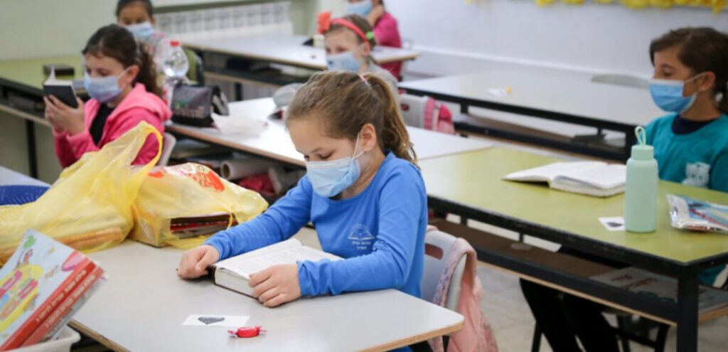 «Σαρώνει» τους μαθητές ο κορονοϊός - Το 25% των κρουσμάτων στις ηλικίες 4-18 ετών