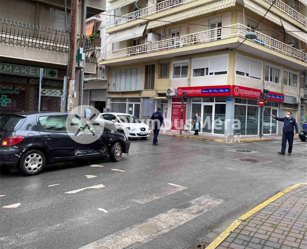 Κατερίνη | Σφοδρότατη σύγκρουση οχημάτων στο κέντρο της πόλης