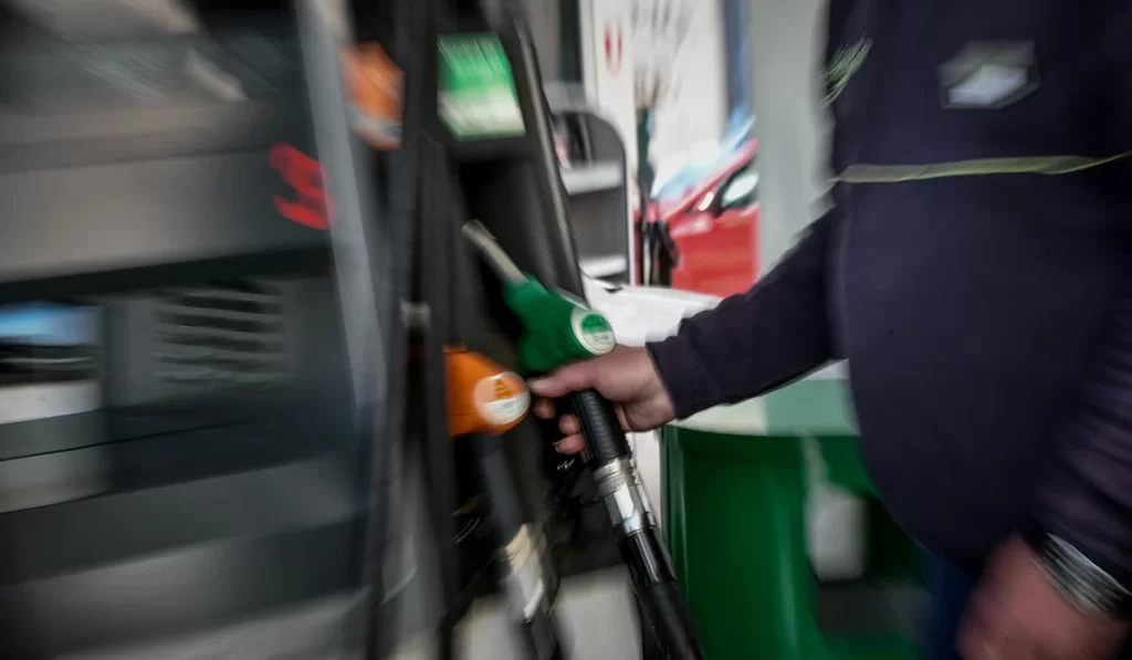 Η εξειδίκευση των μέτρων για τα καύσιμα - Με εισόδημα έως 45.000 ευρώ το fuel pass 2 (βίντεο)