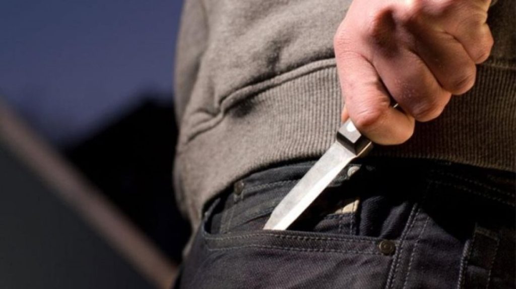Πιερία | Έβγαλαν μαχαίρι σε καταστηματάρχη για να κλέψουν χρήματα