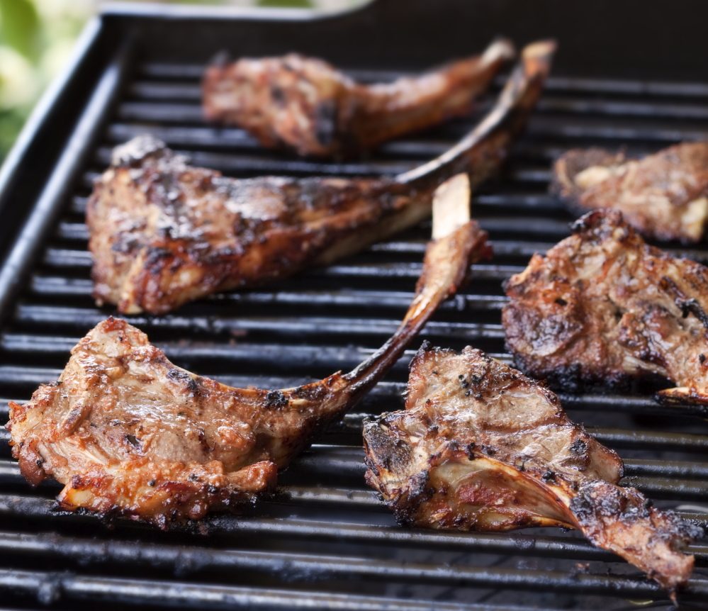 Οι Έλληνες είναι… παμφάγοι – 7 στους 10 τρώνε μέχρι και 3,3 κιλά κρέατος μηνιαίως